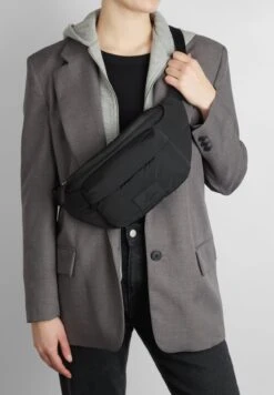 FameMBG Bæltetaske, Recycled -Tasker Shop markberg dk baeltetaske one size famembg baeltetaske recycled 55236540334419