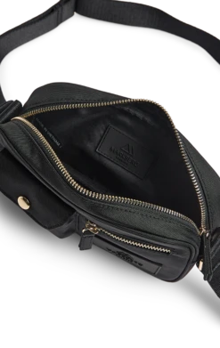 DarlaMBG S Crossbody Taske, Monochrome, Gold -Tasker Shop markberg dk crossbody bag one size darlambg s crossbody taske monochrome 59314706121043