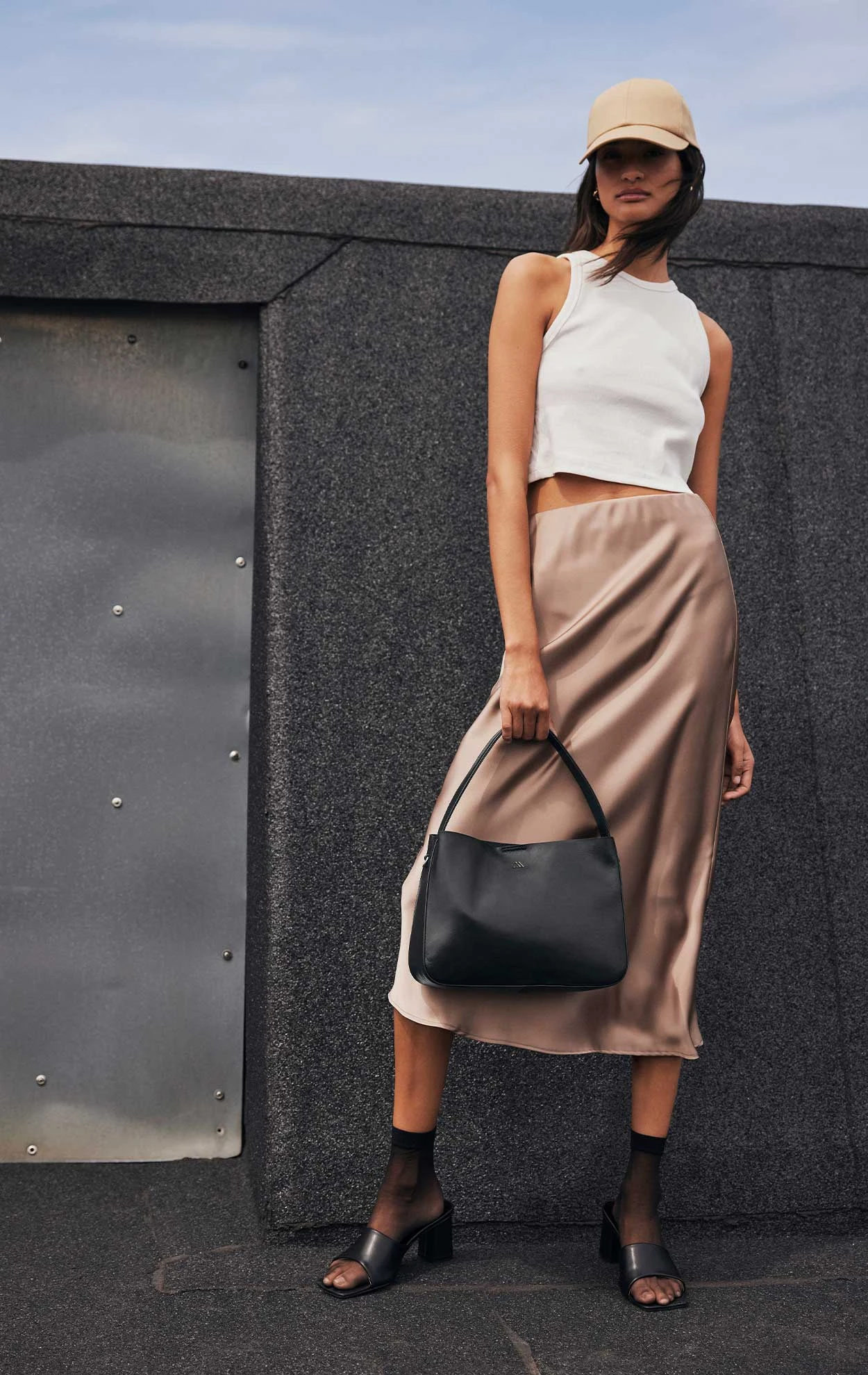 EsaMBG Crossbody Taske, Antique 2 EsaMBG Crossbody Taske, Antique - Image 2