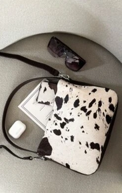 EsaMBG Crossbody Taske, Cow Print -Tasker Shop markberg dk crossbody bag one size esambg crossbody taske cow print 1144823854