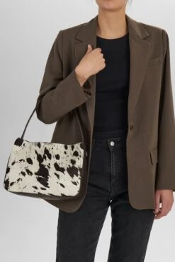 EsaMBG Crossbody Taske, Cow Print -Tasker Shop markberg dk crossbody bag one size esambg crossbody taske cow print 72801736524153
