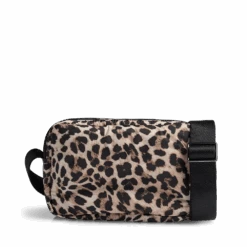 LessMBG Leopard Crossbody Taske, Recycled -Tasker Shop markberg dk crossbody bag one size lessmbg crossbody taske recycled 58981190926675