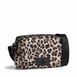 LessMBG Leopard Crossbody Taske, Recycled -Tasker Shop markberg dk crossbody bag one size lessmbg crossbody taske recycled 58981191156051