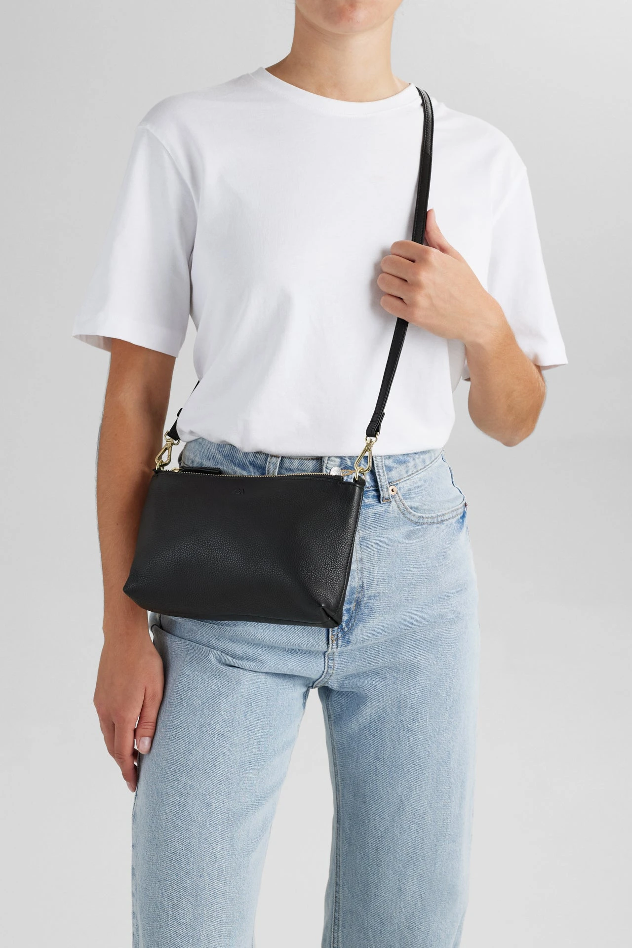 MikalaMBG Crossbody Taske, Gold 2 MikalaMBG Crossbody Taske, Gold - Image 2