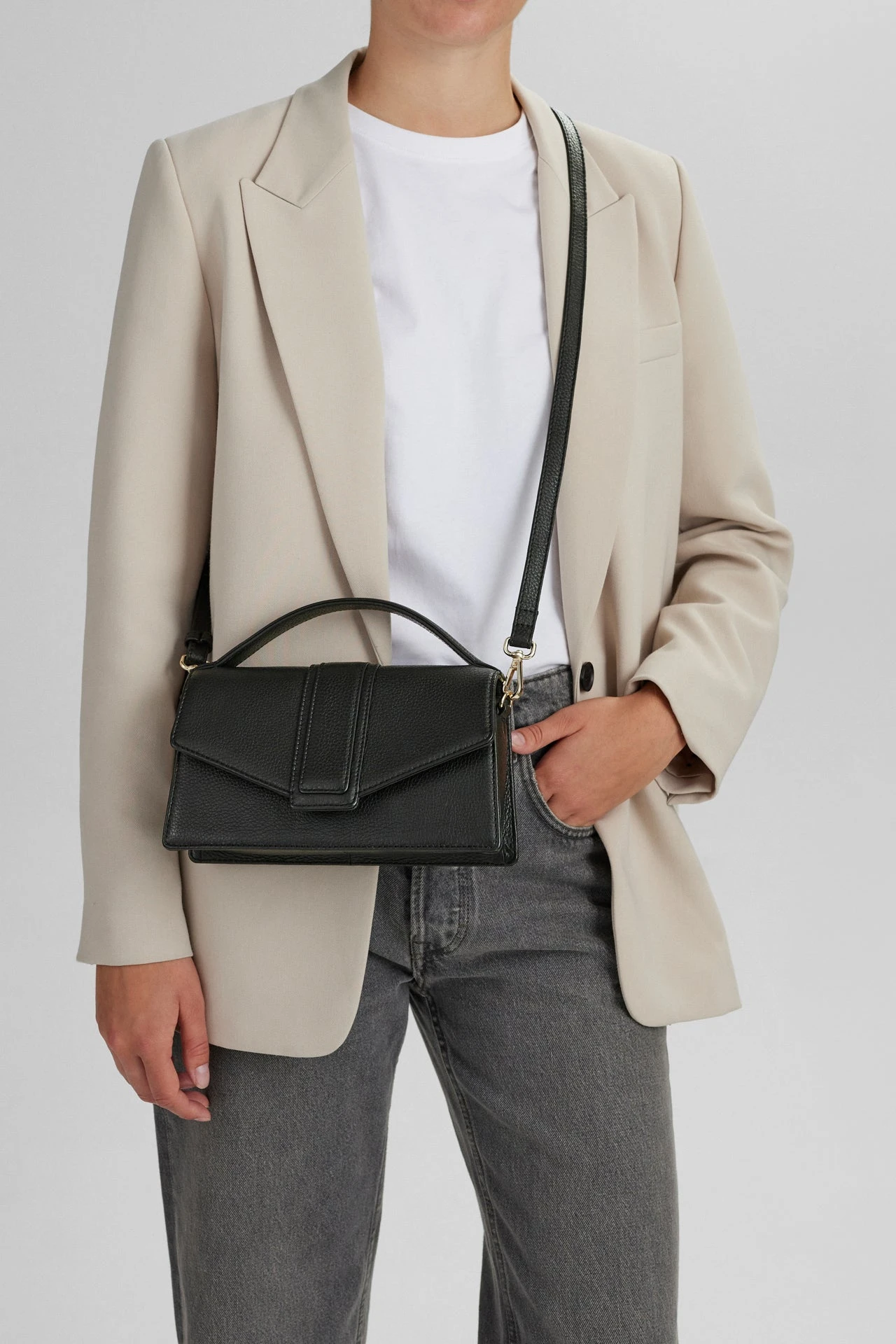 ZoeMBG Crossbody Taske, Grain, Gold 2 ZoeMBG Crossbody Taske, Grain, Gold - Image 2