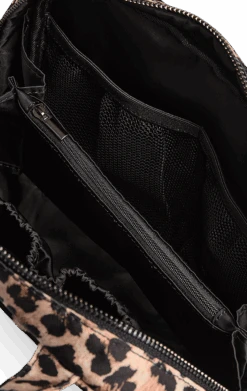 DiscoverMBG Leopard Toilettaske, Recycled -Tasker Shop markberg dk toiletry bag one size discovermbg leopard toilettaske recycled 1112365173