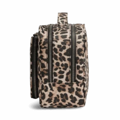 GuardMBG Leopard Toilettaske, Recycled -Tasker Shop markberg dk toiletry bag one size guardmbg leopard toilettaske recycled 1112365178