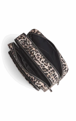 GuardMBG Leopard Toilettaske, Recycled -Tasker Shop markberg dk toiletry bag one size guardmbg leopard toilettaske recycled 1112365193