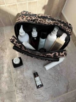 GuardMBG Leopard Toilettaske, Recycled -Tasker Shop markberg dk toiletry bag one size guardmbg leopard toilettaske recycled 1158874912