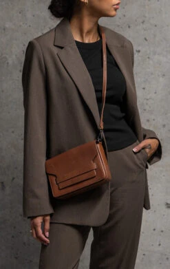 VanyaMBG Crossbody Taske, Antique -Tasker Shop markbergdk crossbody taske one size vanyambg crossbody taske antique 52842394779987